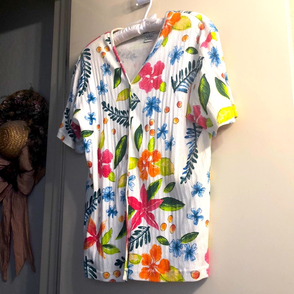Pacific Cove front button V neck short sleeves top used once padded shoulders